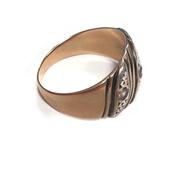 Wyrób jubilerski - Złoty pierścionek p.585 4,32g.