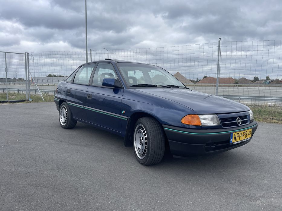 Opel Astra F sedan  1.4 8v stan idealny, żólte tablice ZABYTEK