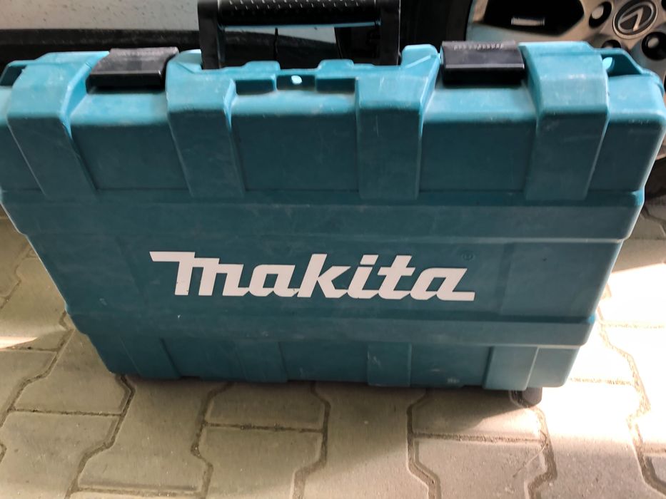 Makita z odkurzaczem