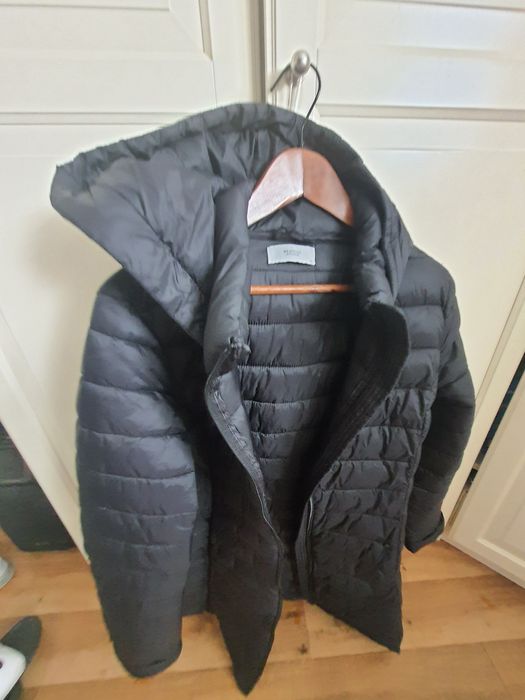 Kurtka dłuższą z kapturem. Leciutka i ciepła.