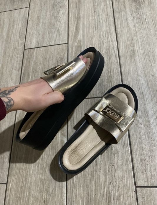 Klapki Booci stan idealny