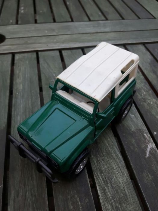 Model Samochodu Land Rover Defender 16cm/7cm