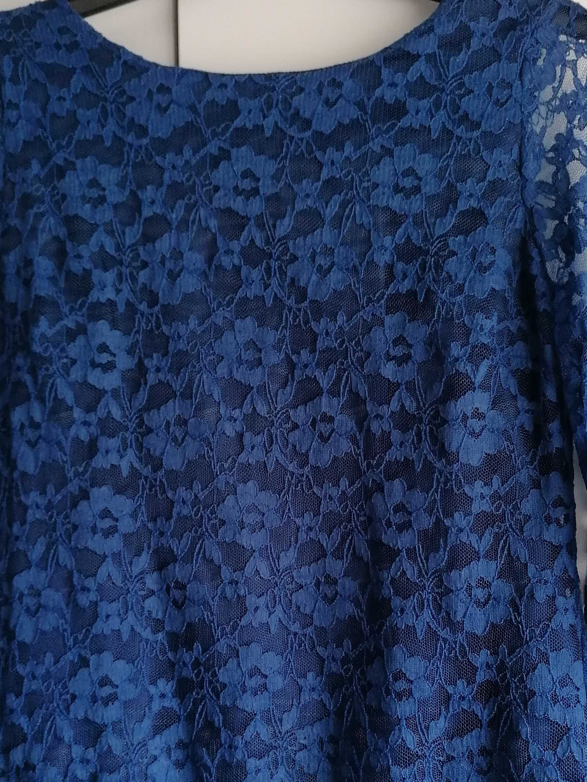 Blusa de Renda às flores azul com botões