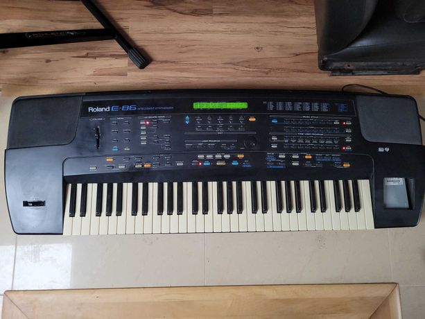 Keyboard Roland E-86 Intelligent Synthesizer