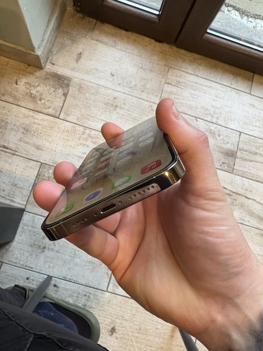 Iphone 14pro max Gold ideal