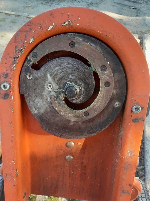 Rębak do gałęzi lesha