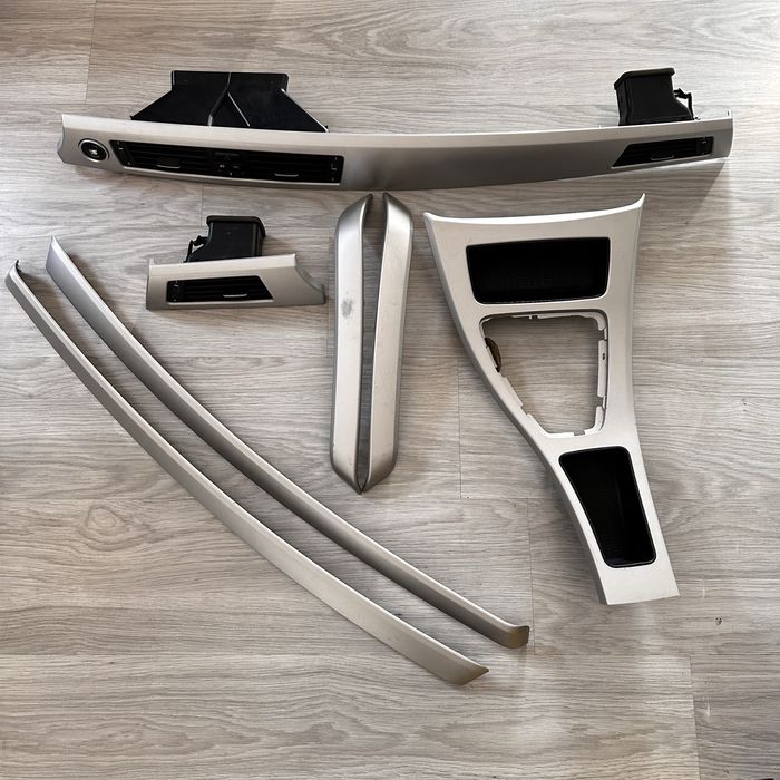 BMW E90 dekory listwy ozdobne srebrne