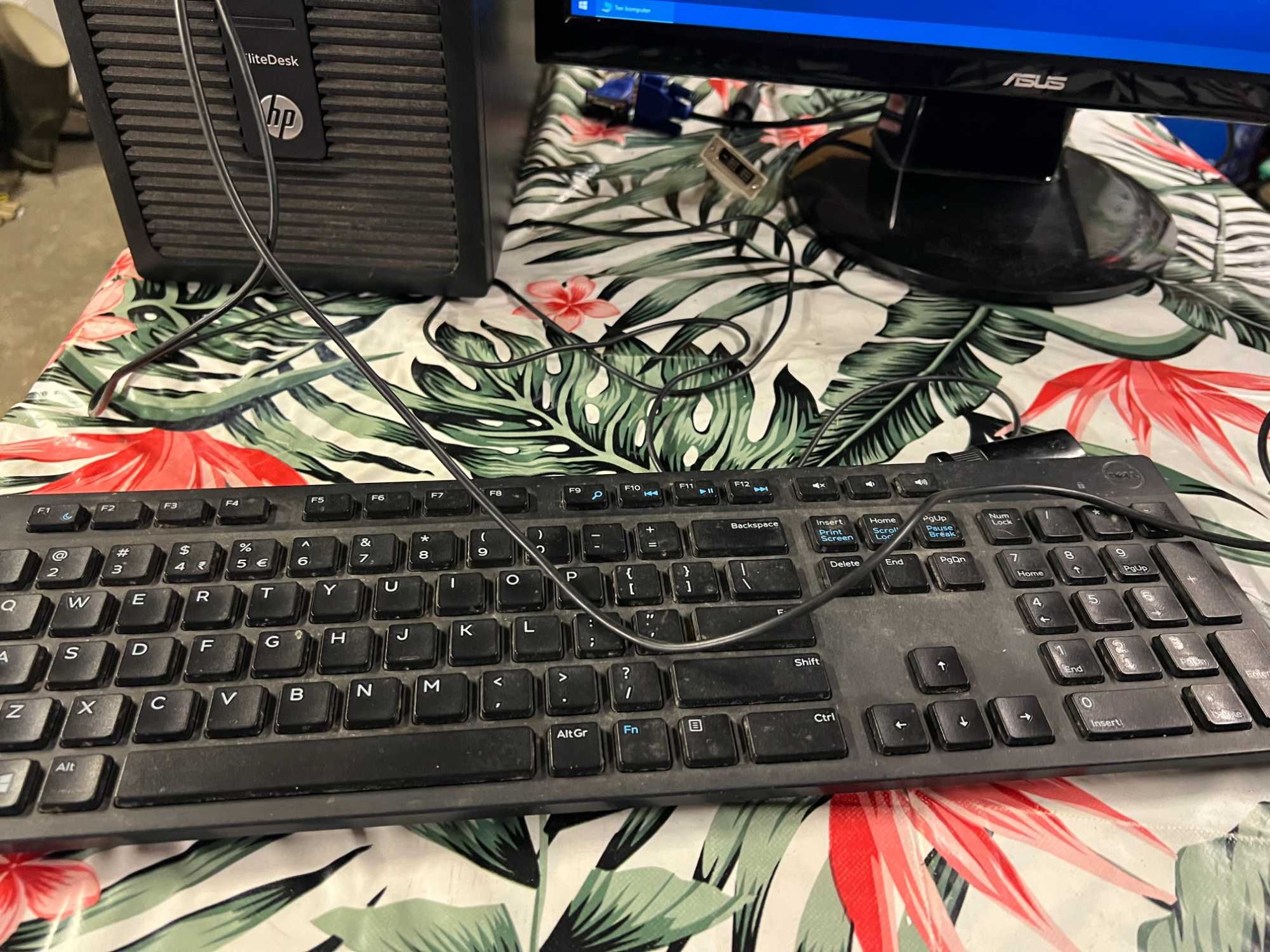 Monitor Asus 22 cale,  Komputer HP Elitedesk 705 G3 MT