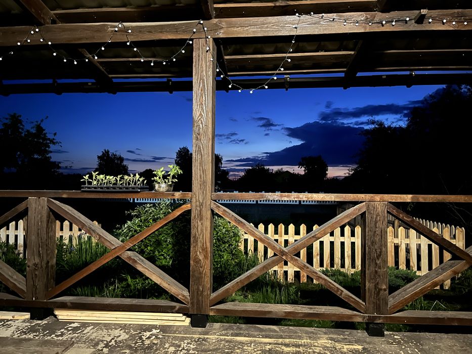 Будинок з ремонтом та терасою