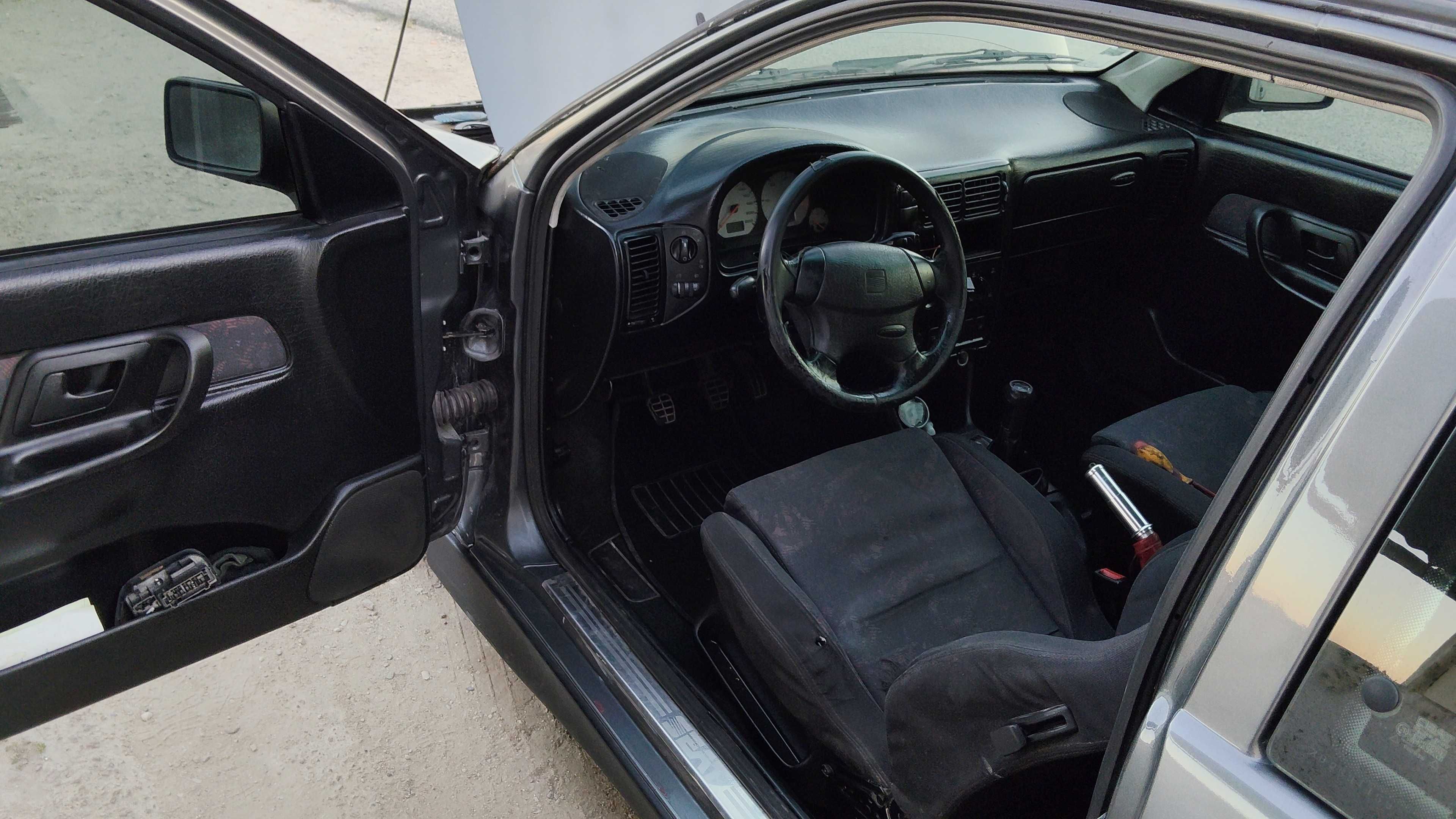 SEAT 6k 5 lugares