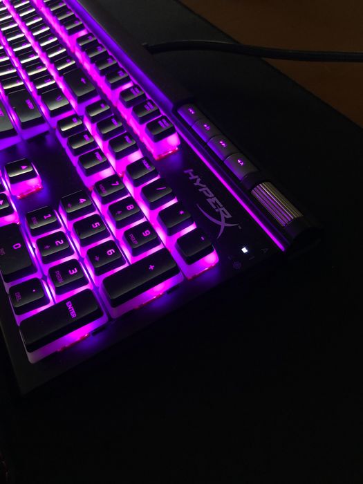 Conjunto HyperX Teclado + Rato + Tapete + Apoio