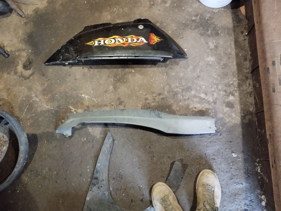 Продам пластик на скутер Хонда лид аф 05