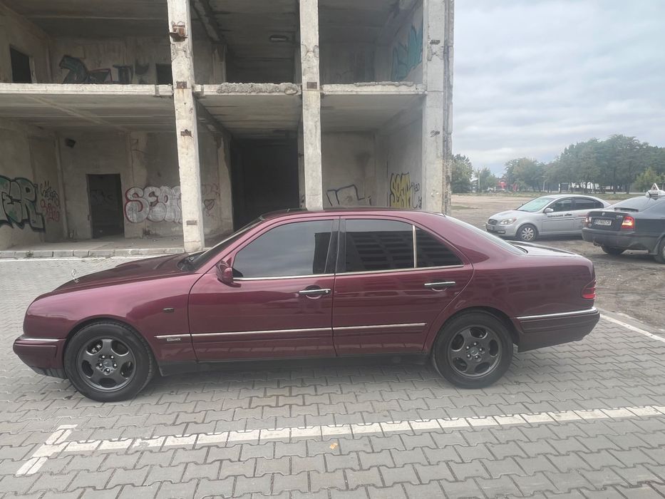 Mercedes-Benz E-class W210