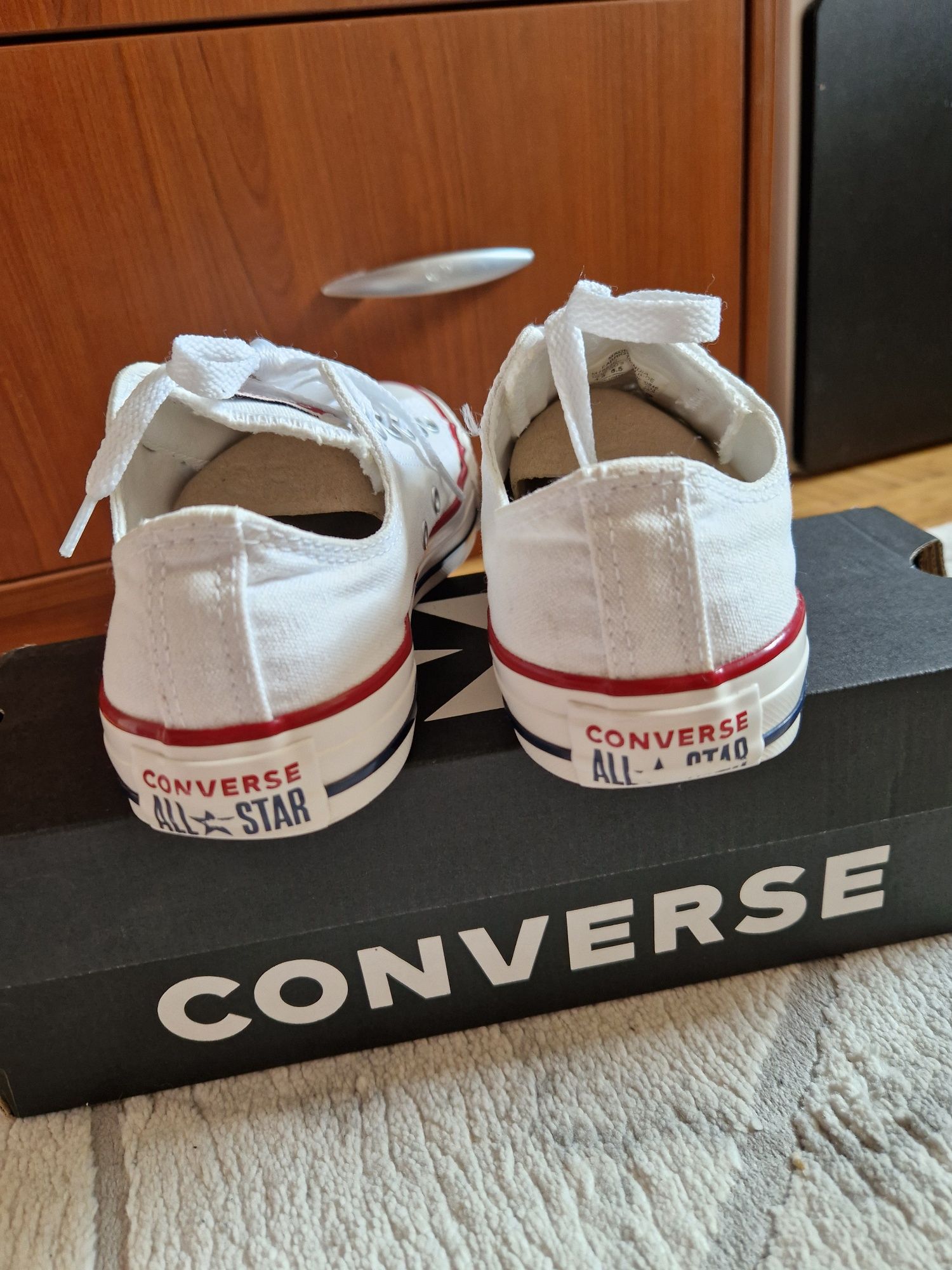 Damskie/młodzieżowe BIAŁE trampki firmy CONVERSE roz 37
