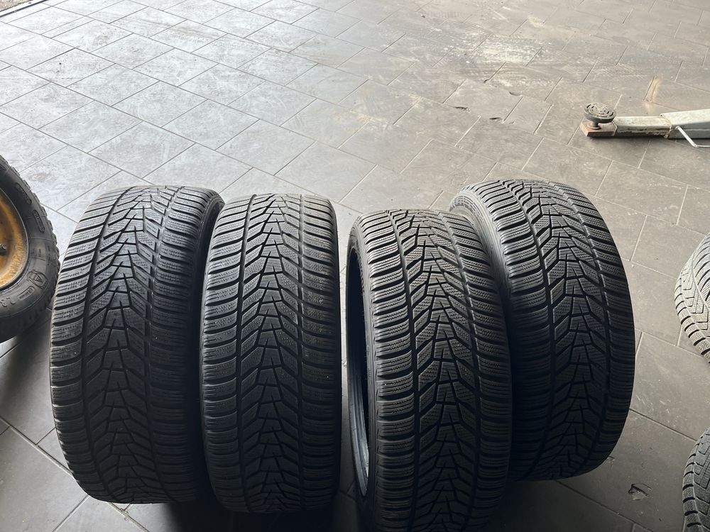 235/45/18 Hankook Zima Komplet 7mm
