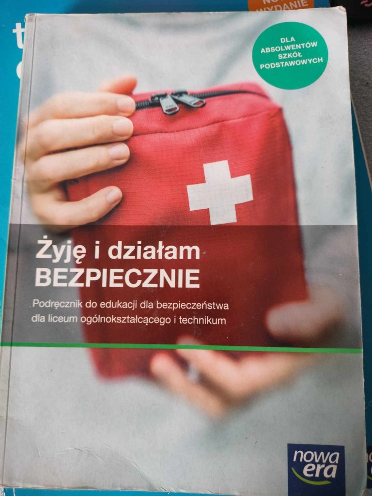 Żyje i działam BEZPIECZNIE - podręcznik do EDB