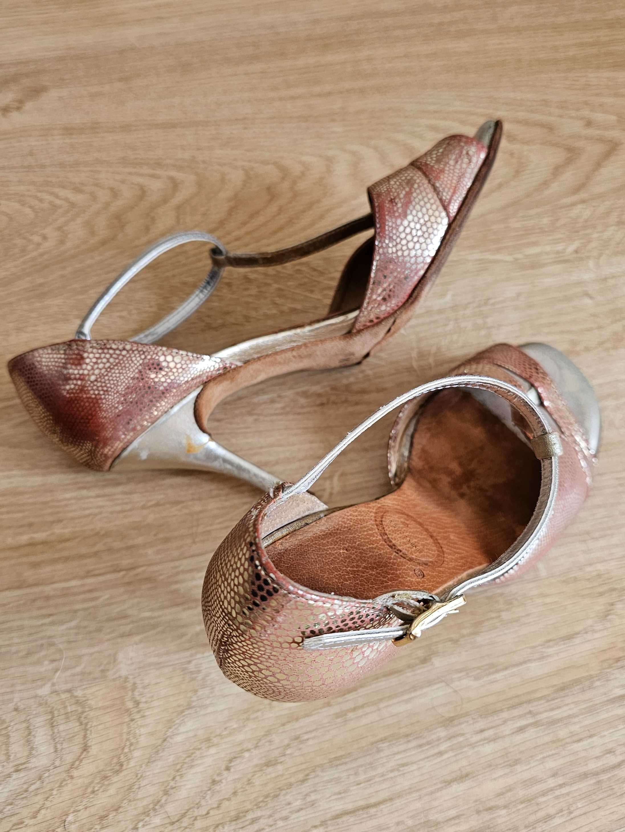 2 pares de Sapatos de Tango usados
