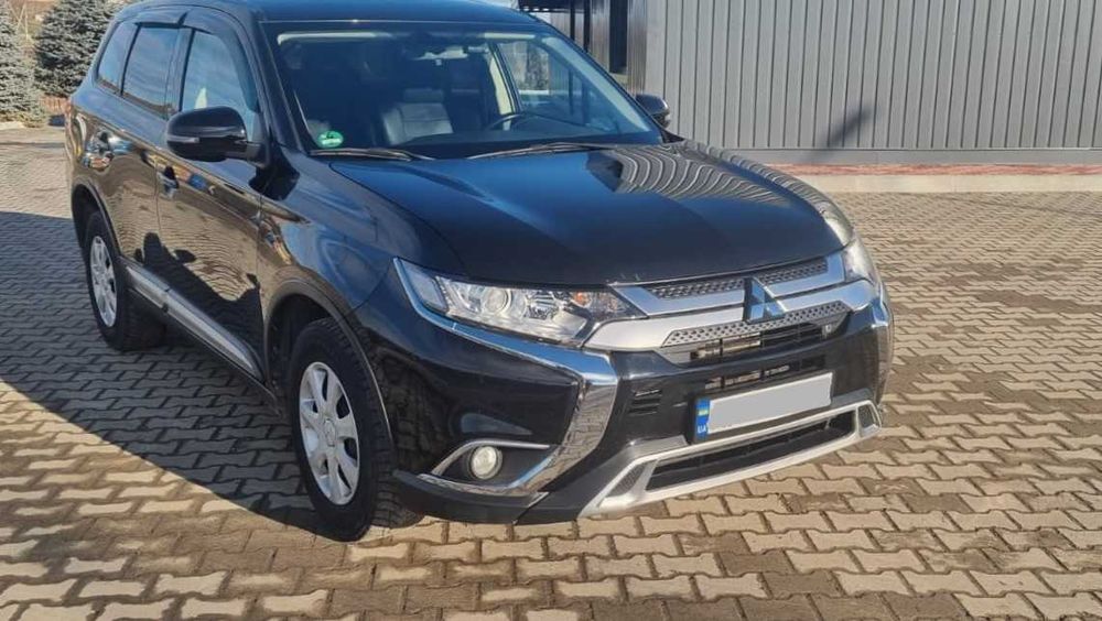 Продам чорний Mitsubishi Outlander - відмінний стан, з салону