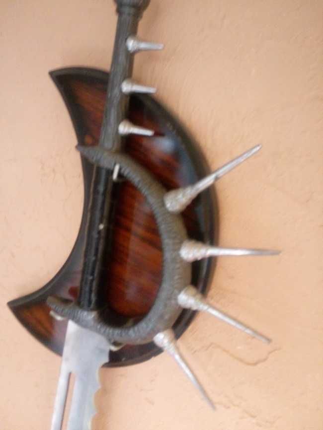 Dekoracyjny miecz na ścianę