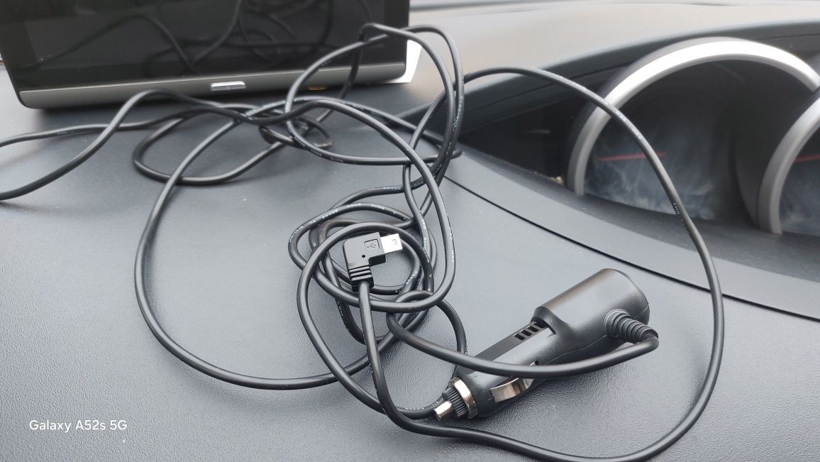 Ładowarka samochodowa z gniazdka zapalniczki do złącze mini USB kątowe