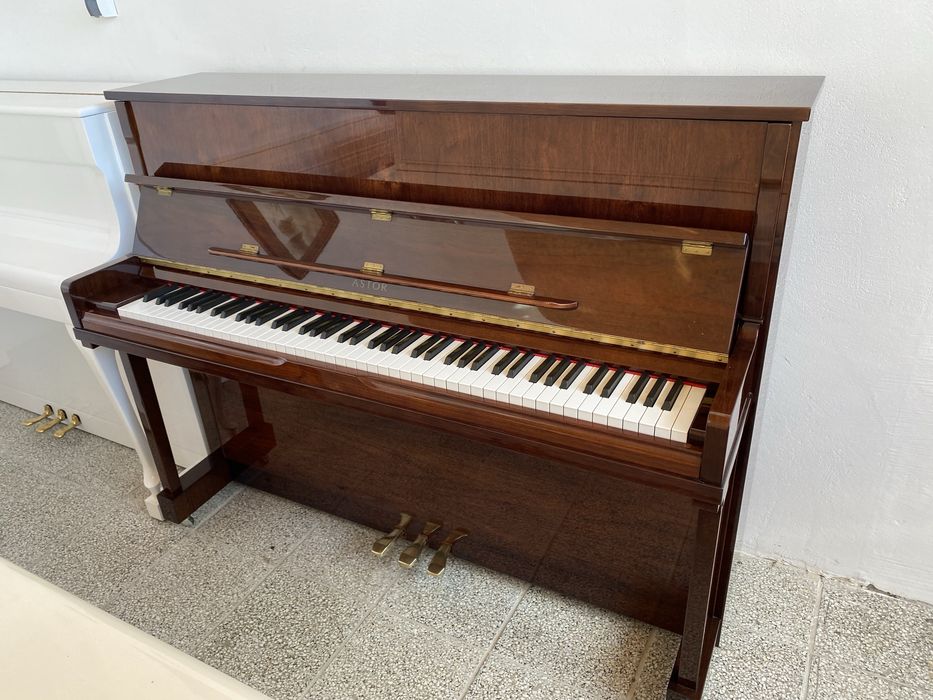 Piękne pianino Astor.