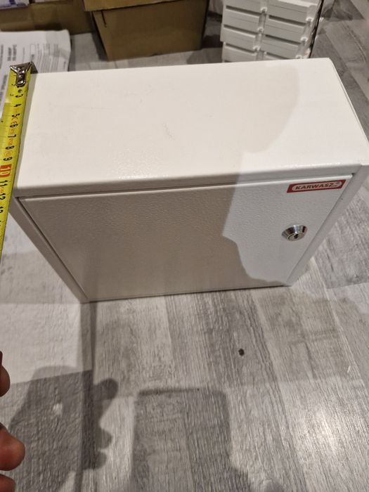 Karwasz Rozdzielnica skrzynka  natynkowa