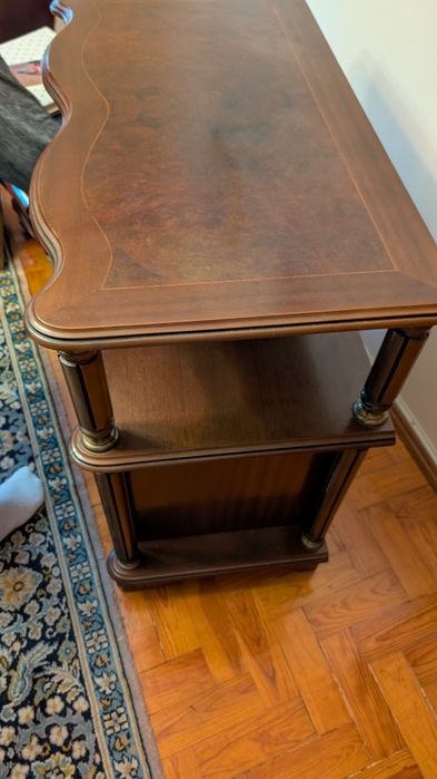 Móvel de TV em madeira.