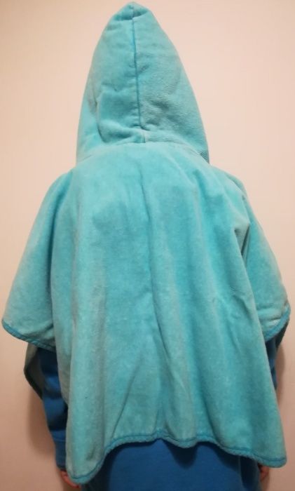 Poncho ou toalha de praia ou de piscina para criança ou bébé azul