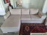 Sofa 3 lugares bege com chaise longue