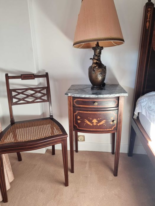 Mesas de Cabeceira Antigas com Tampo em Mármore – Estilo Luis XVI