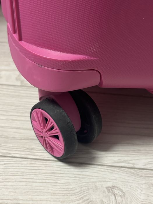 Дорожні валізи розмір л і м