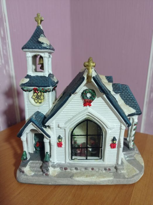 Порцеляновий освітлюваний будинок.Фарфор рождество домик.