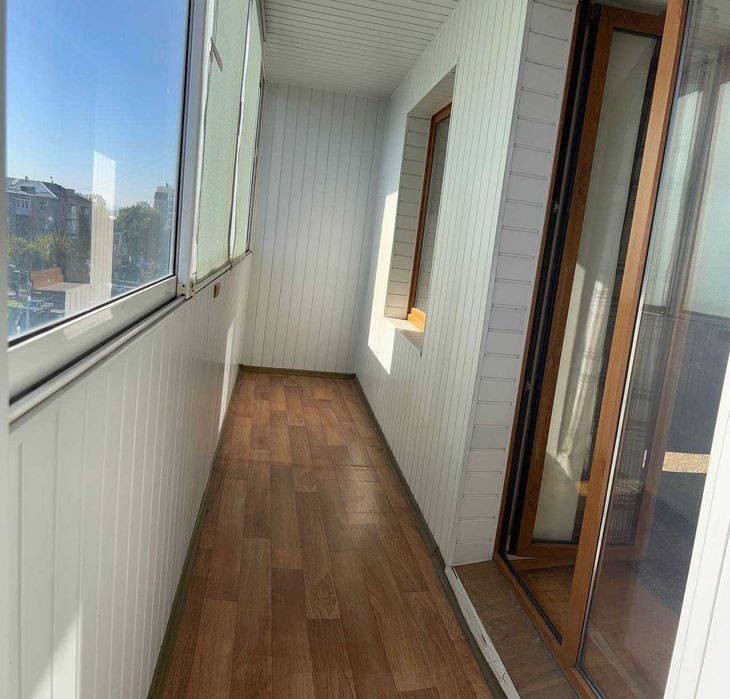 Продам 2-х ком. к-ру  улучшенной пл-ки м. Научная