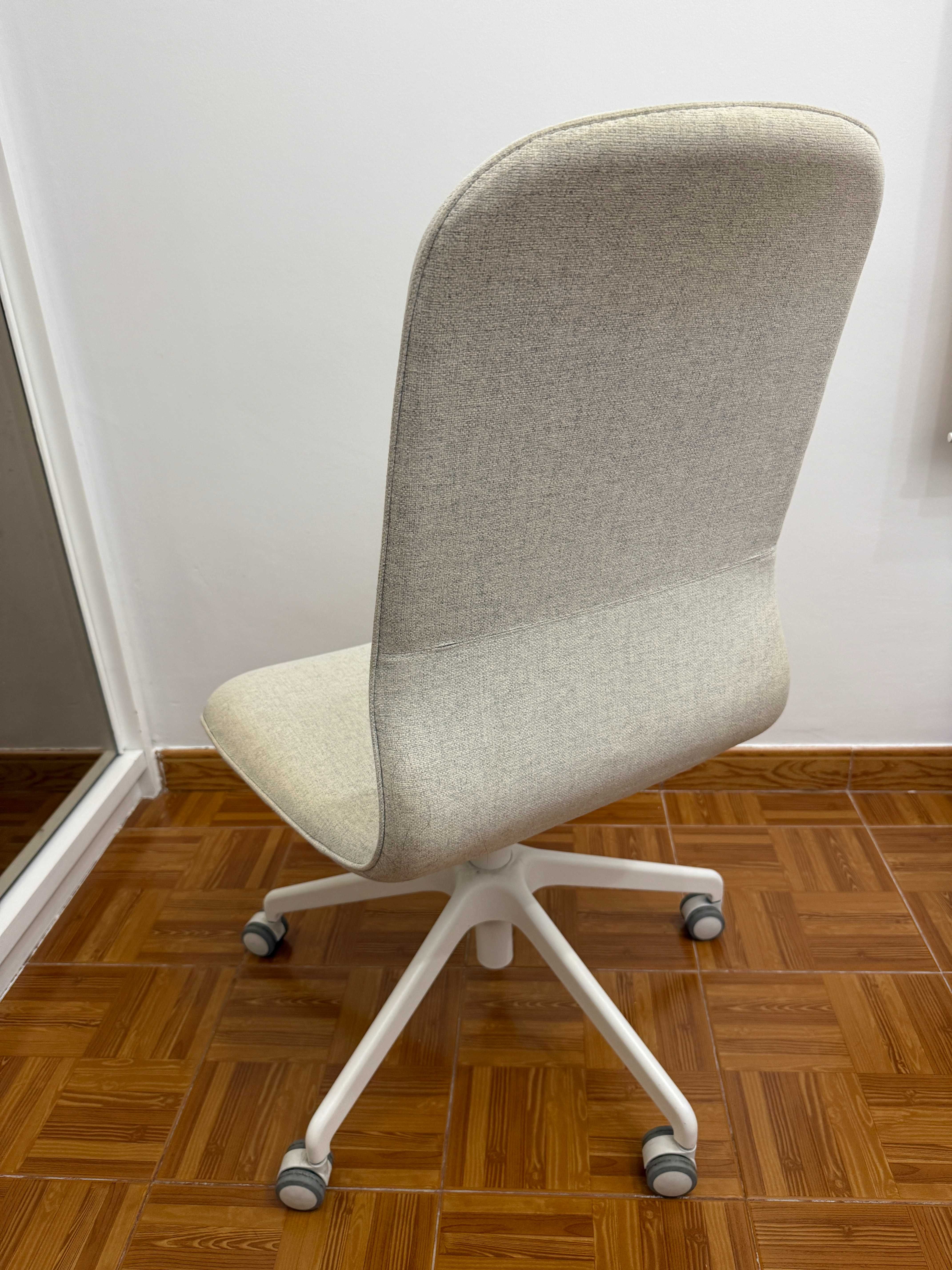 Cadeira de Escritório IKEA LANGFJÄLL – Bege/Branco - Como Nova
