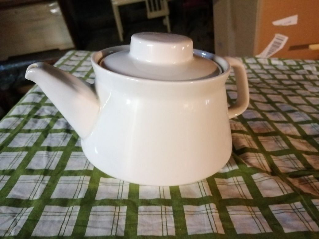 Czajnik dzbanek imbryk biały porcelanowy