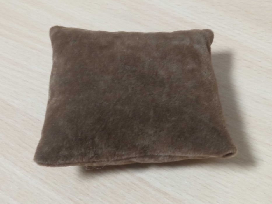 Poduszka ekspozycyjna na biżuterię Stojak na bransoletkę zegarek Brąz