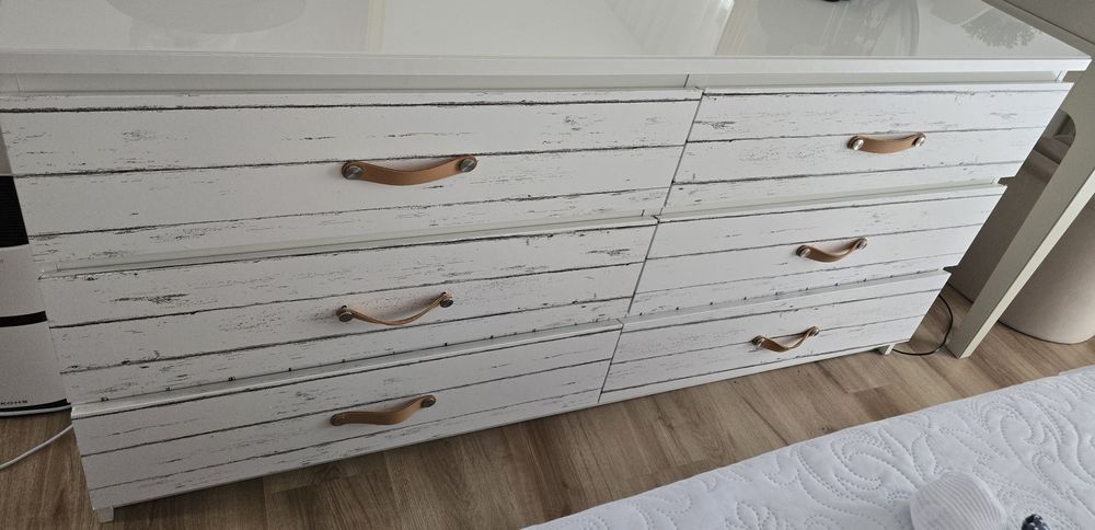 Cômoda Branca MALM IKEA e Mesa de Cabeceira MALM IKEA