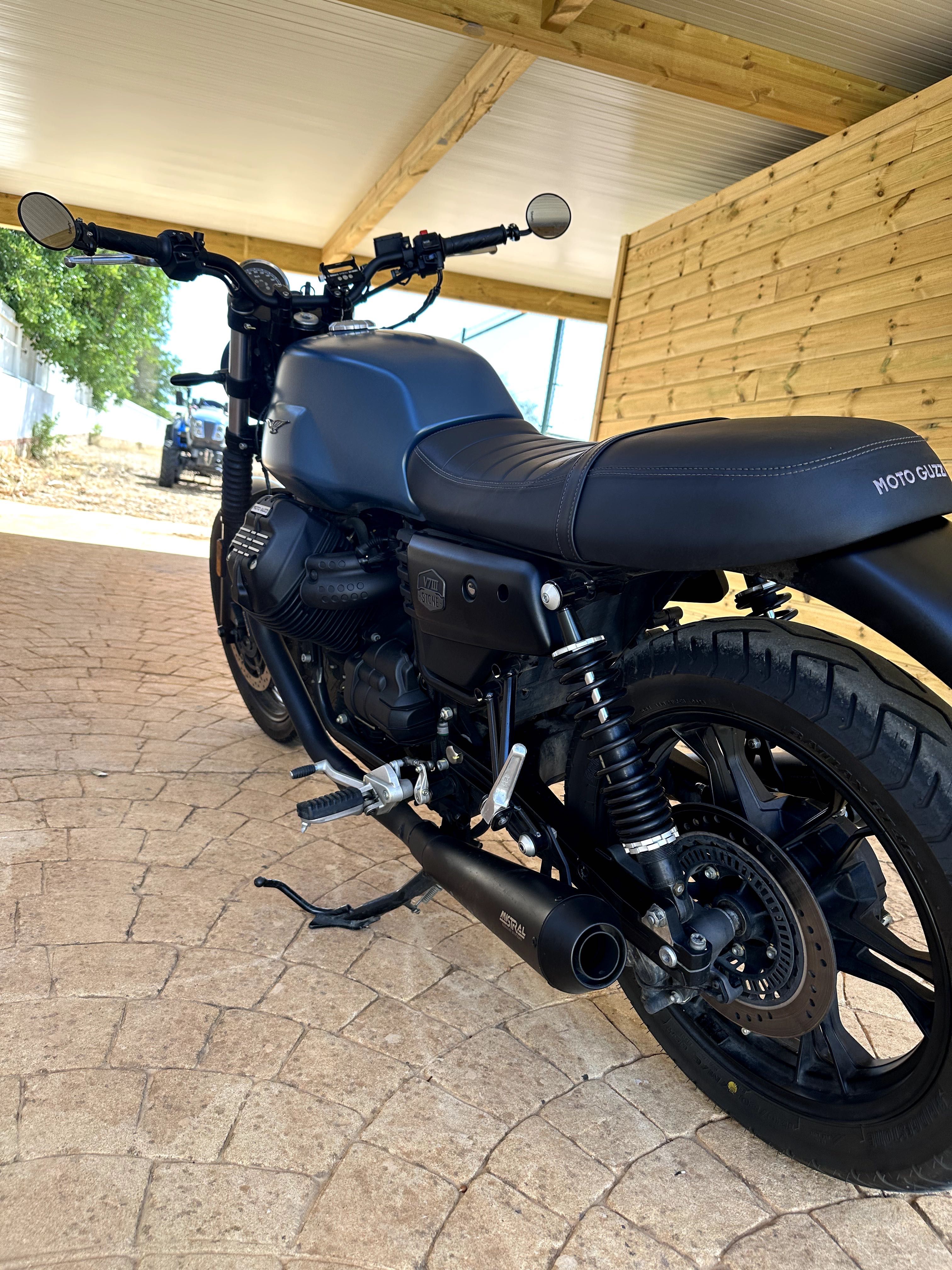 Moto Guzzi V7 III Stone 2021