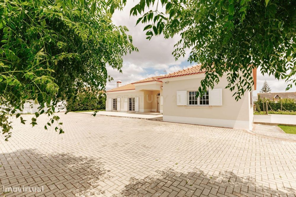 Moradia Térrea T4 na Moita com 3470m2 de Terreno