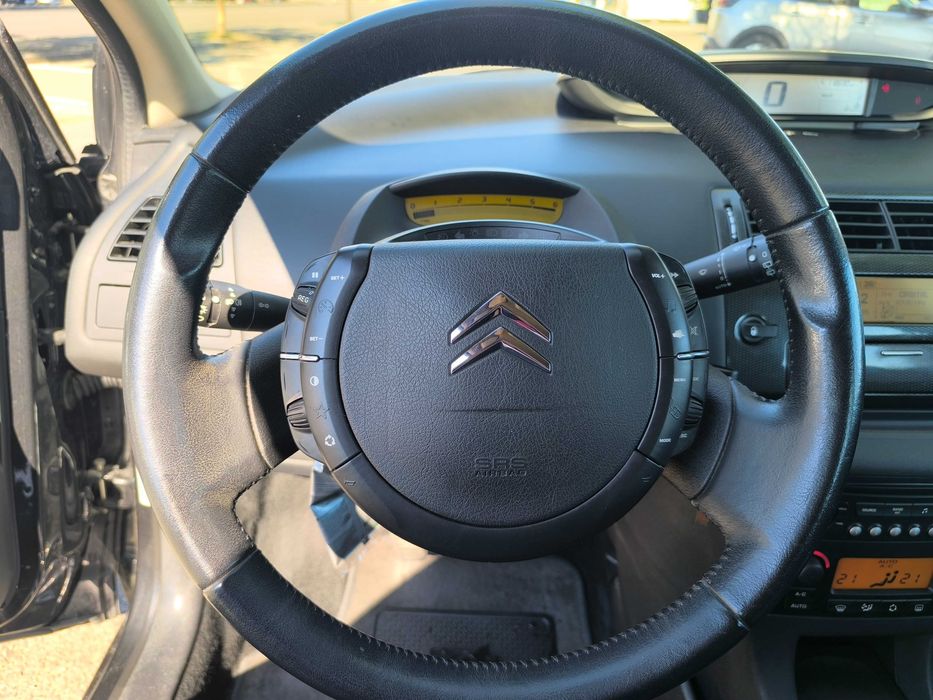 Citroën C4 1.6 HDi110cv  Ano 2005  poucos km reais  Revisões na marca