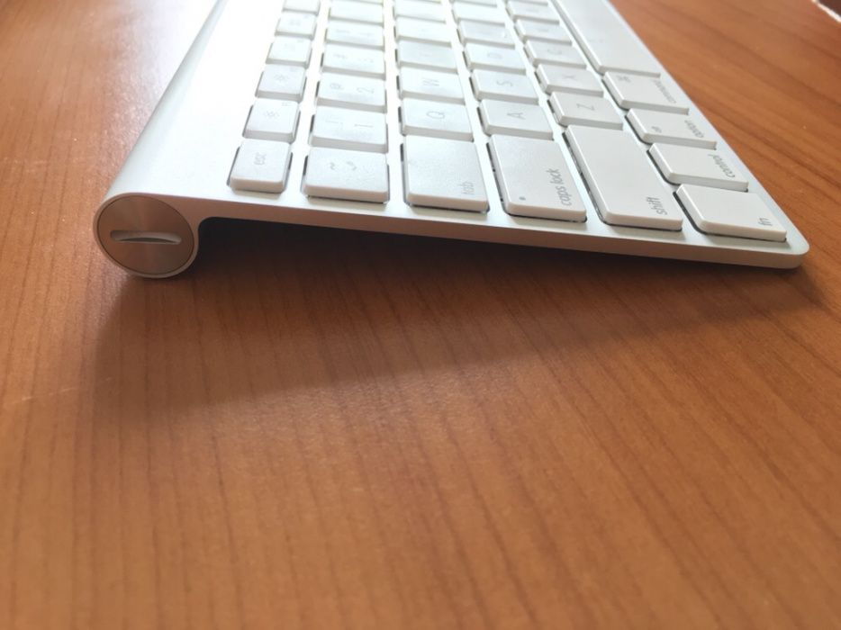 Беспроводная клавиатура Apple Wireless Keyboard A1314