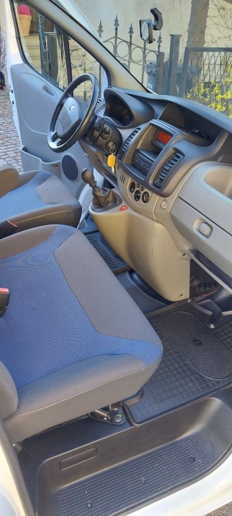 Renault Trafic Kamper 2010 1 właściciel Bezwypadkowy  100tys km