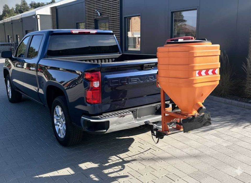 Posypywarka solarka na hak do samochodu quada