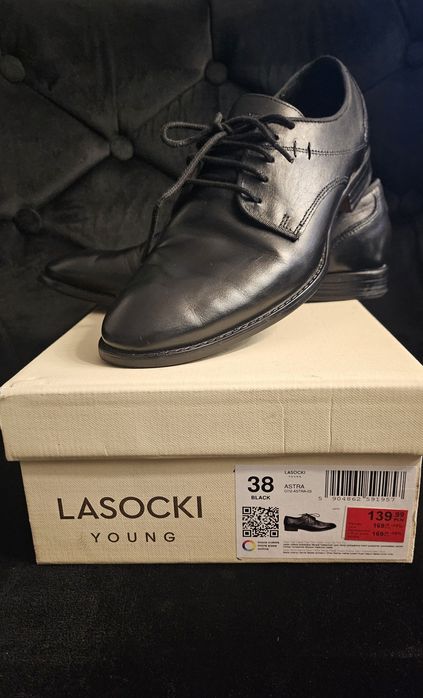 Sprzedam buty komunijne chłopięce roz. 38