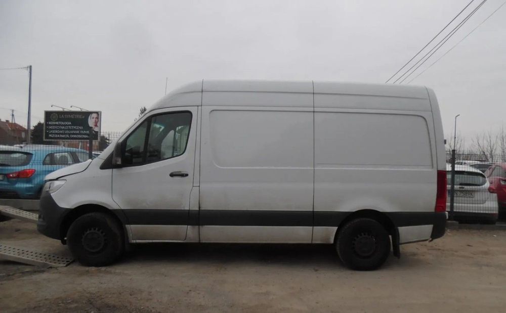 Mercedes-Benz Sprinter  2022r, Salonowy, 2.0 CDI. Uszkodzony prawy przód.