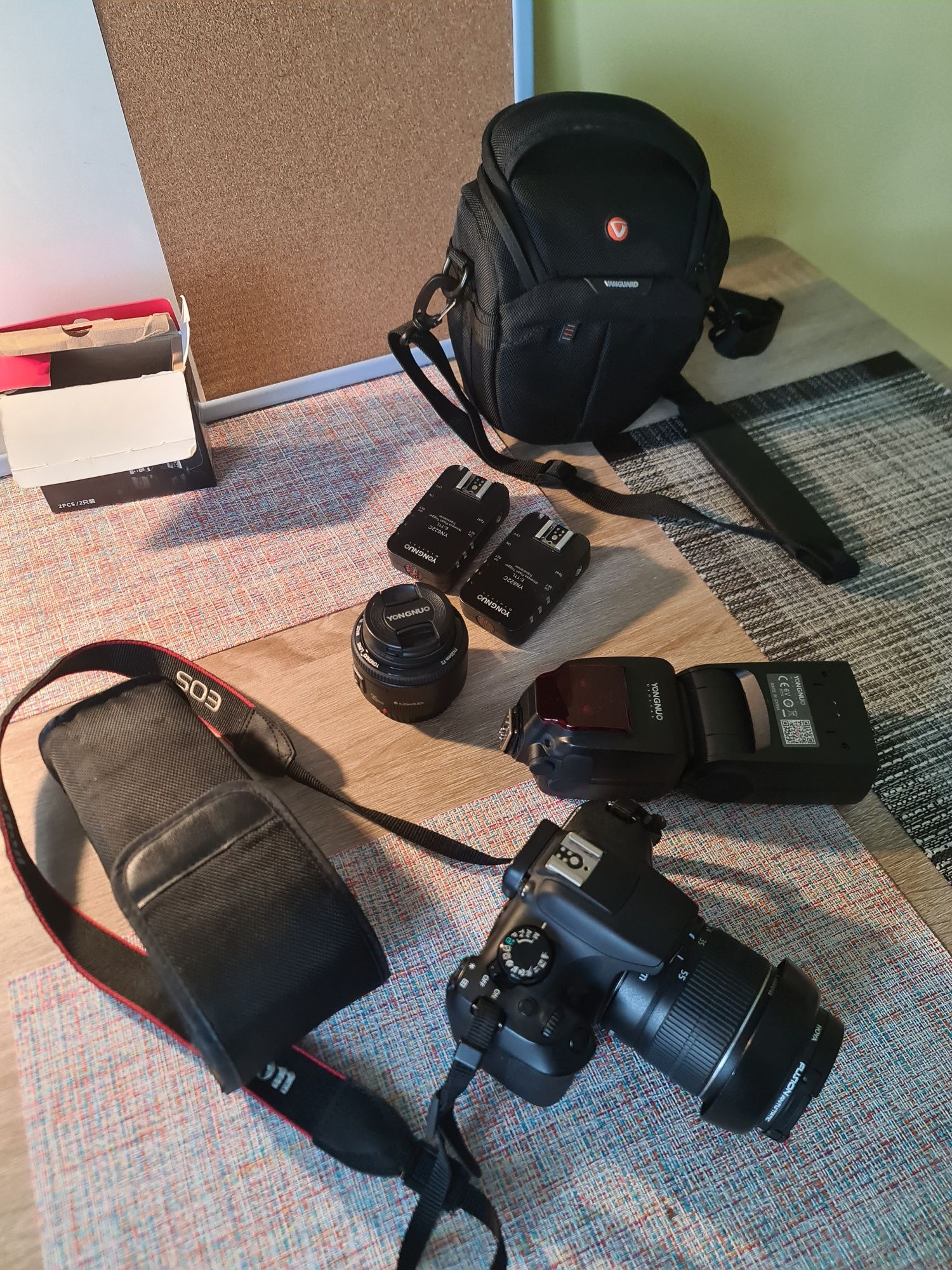 Canon 1300d  +lampa + wyzwalacze + obiektywy + torba