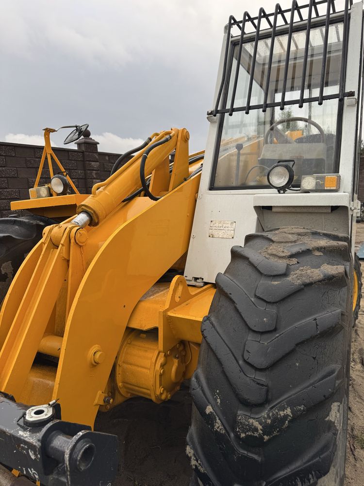 Навантажувач jcb 520m погрузчик
