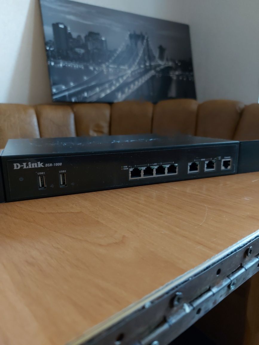 Cisco SF 300-24, D-link DSR 1000, TP link TL-SG1024D