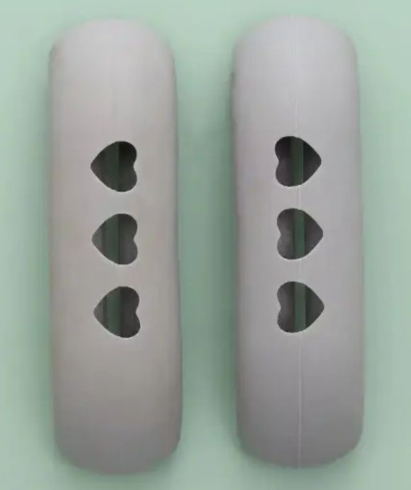 Capas protetoras em silicone para pegas de panelas.