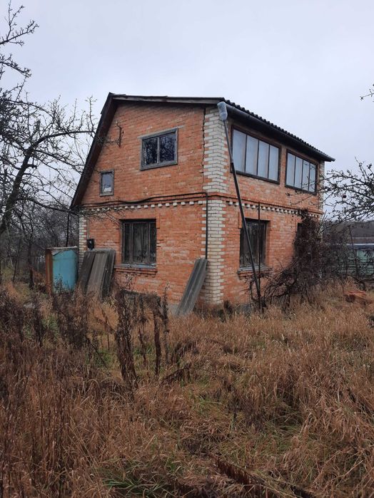 Продажа земельної ділянку з дачним будинком в Стрижавці